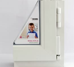 Ð?лаÑ?Ñ?иковое окно Rehau INTELIO